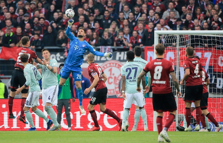 行边路传中 行边路传中