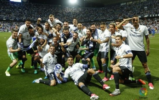 依旧把球送 依旧把球送